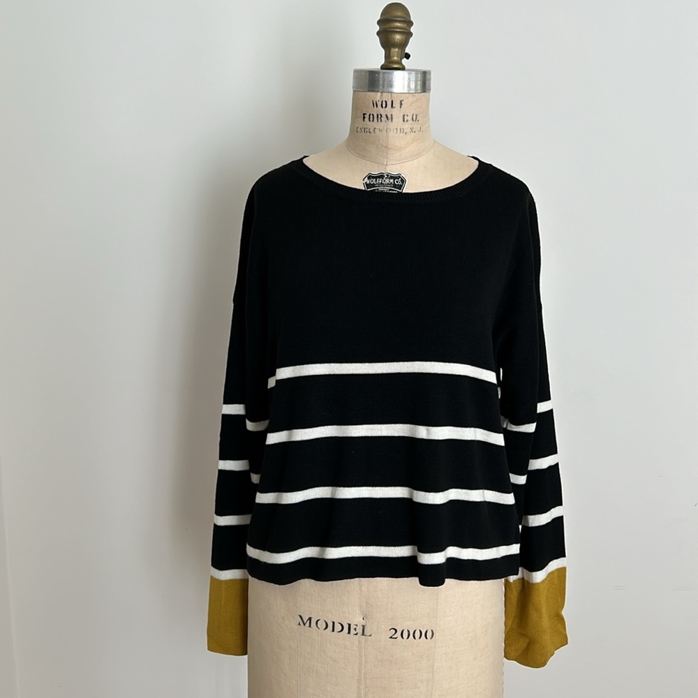 Mod style fine knit sweater